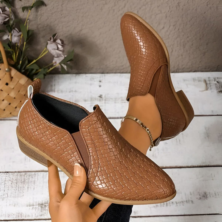 CASSIE | STYLISH & COMFORTABLE OXFORD SHOES